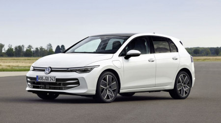 Compactes 5 portes : La Golf devant la Mégane, la 408, la 308, la Seat Léon, la Classe A, la Ceed, la Focus, l'Astra, la Série 1, la Corolla, la DS 4 et la i30